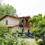 Prázdninový dům La Maison De Mon Grand-pere, Appt Cote Jardin Léon