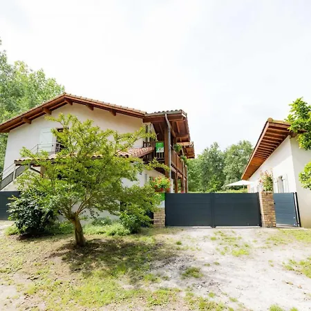 La Maison De Mon Grand-père, Appt Coté Jardin Hébergement de vacances